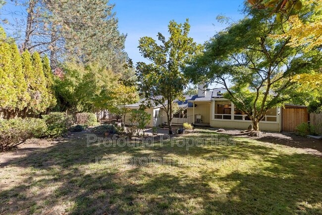 Building Photo - 9045 SW Pinto Ct