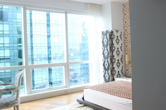 Building Photo - 77 Hudson St