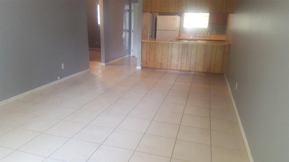 Building Photo - 360 S 7th St