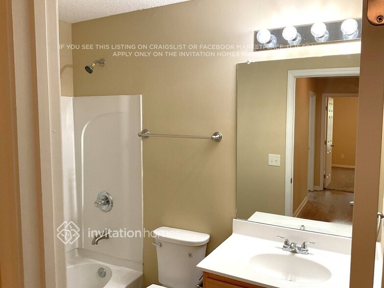 Building Photo - 202 Riverstone Commons Cir