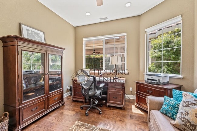 Building Photo - Executive Gated Serrano Golf-Course Home with Views of the 16th Hole!