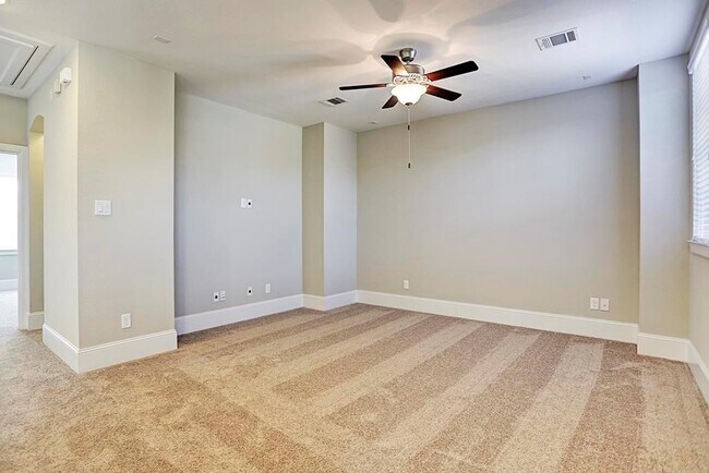 Building Photo - 11005 Acorn Falls Dr