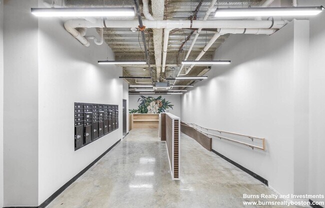 Building Photo - 400 W Broadway