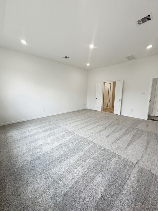Building Photo - 26915 Nightingale Songs Dr