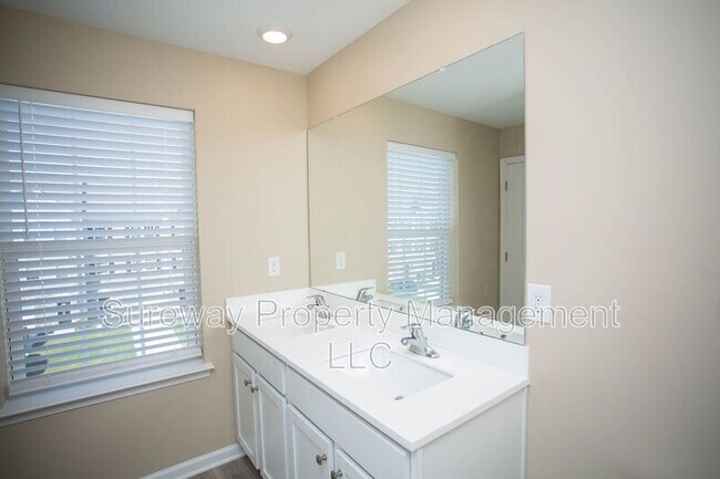 Building Photo - 239 Macoun Way