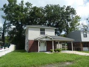 Building Photo - 1017 Crestwood St