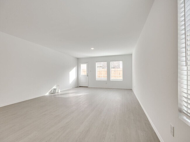 Building Photo - Brand New Home + Norman Schools + 3 bedrooms + All Applicances