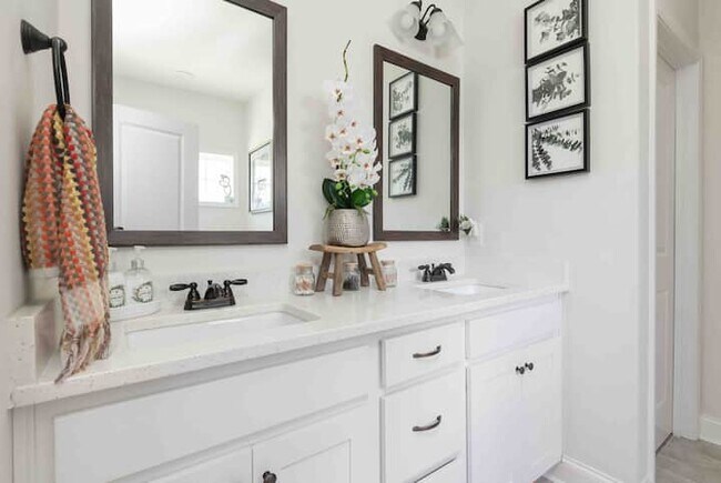 Building Photo - 460 Star Ridge Rd