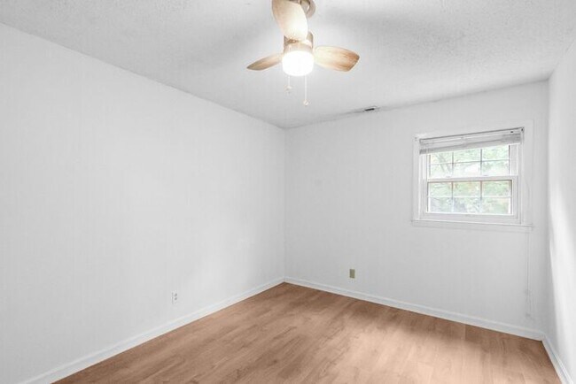 Building Photo - Space to Live, Room to Dream, 4BR/2BA with flex space, office, 2 car dettached garage and ample p...