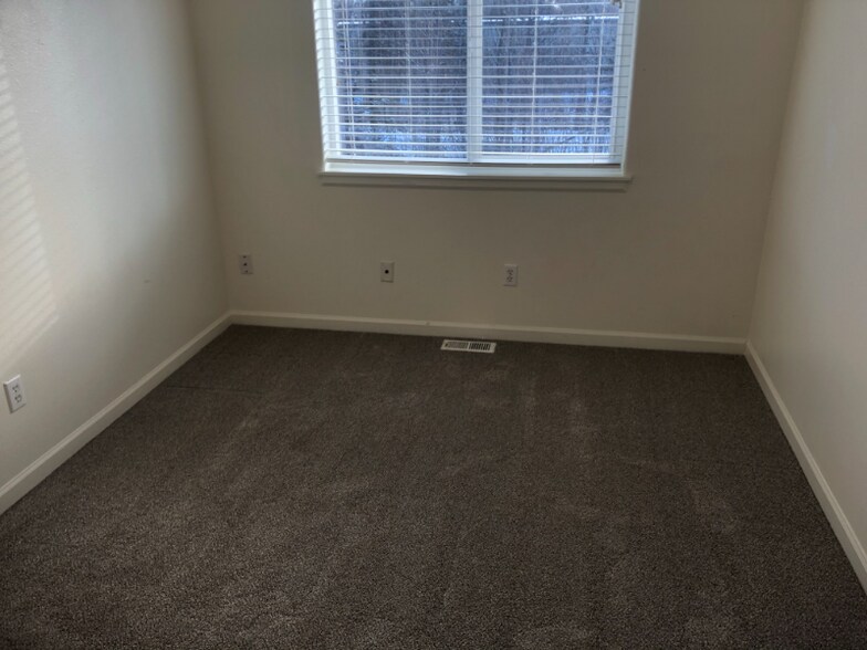 Building Photo - 3001 N Chandelle Ct