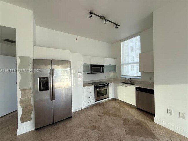 Building Photo - 133 NE 2nd Ave