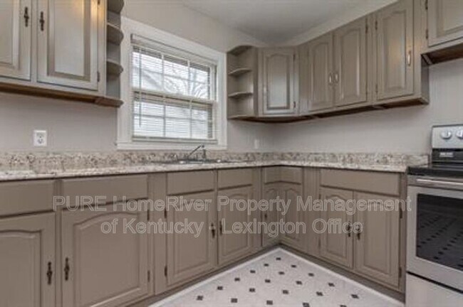 Building Photo - 200 Floral Park