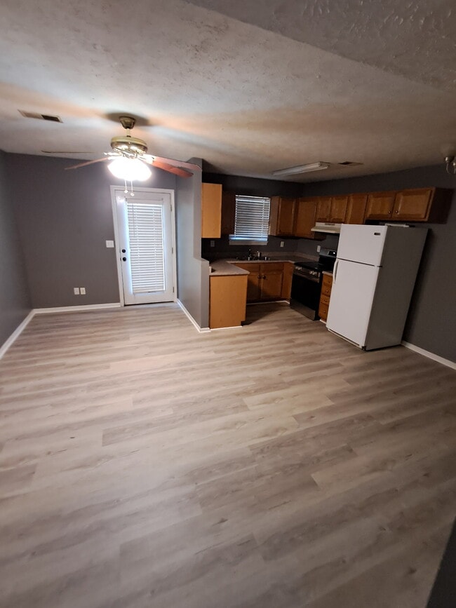 Building Photo - 2301 Filiatreau Ln