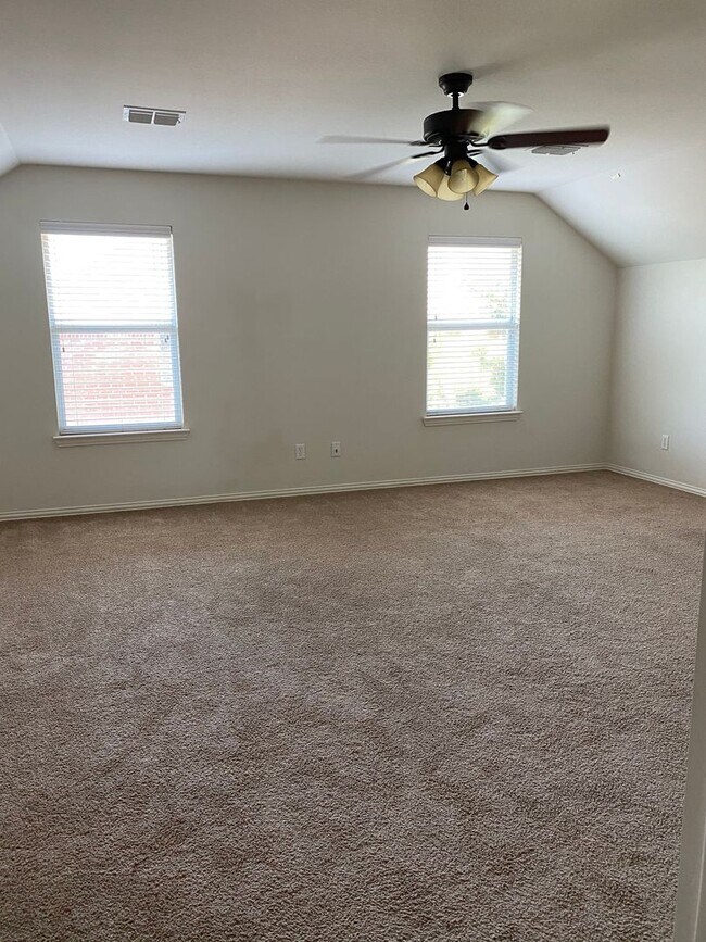 Building Photo - Spacious 2 Story Home in Weatherford Texas