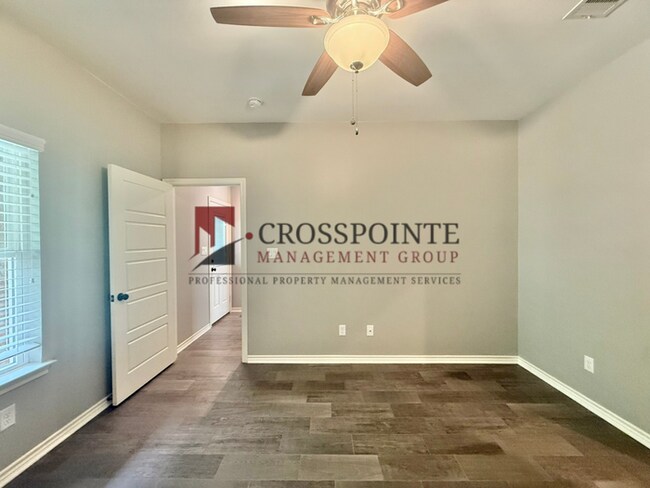 Building Photo - Tour Today! 2 bedroom 2 bathroom duplex in Tyler!