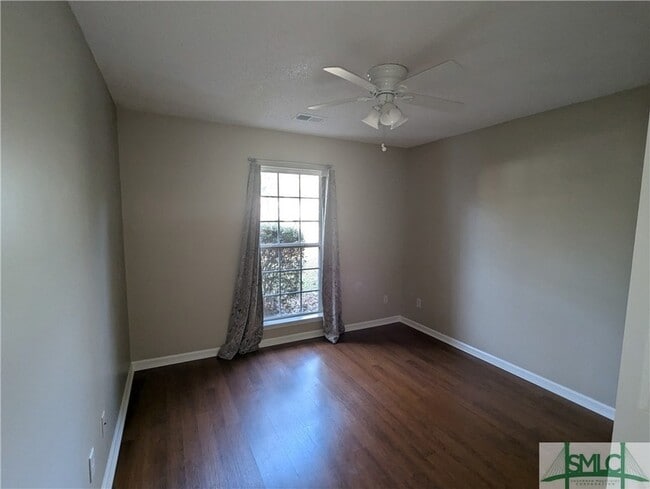 Building Photo - 550 Laurenburg Dr