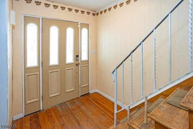 Building Photo - 16 E Munson Ave
