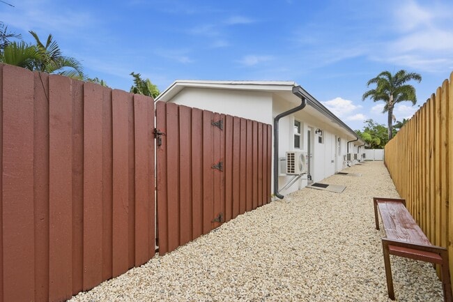 Building Photo - 2308 NW 3rd Ave