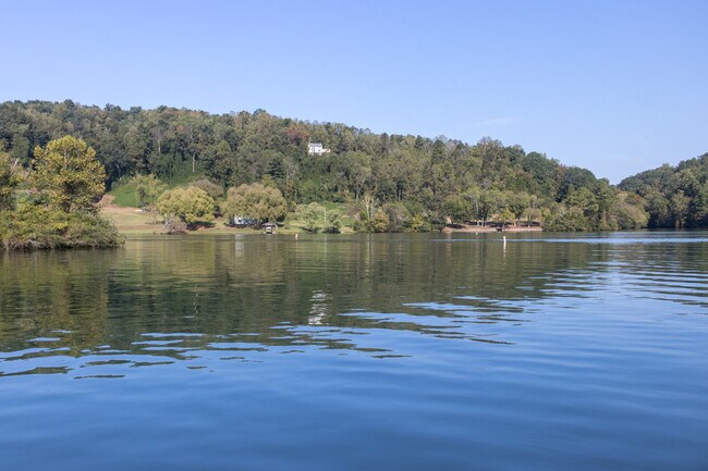 Building Photo - 509 Broadberry Ave