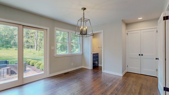 Building Photo - Updated Cape-Style Home Near Sherwood & Si...