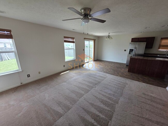 Building Photo - LINDBERGE VILLAGE COZY 3BR/2BA