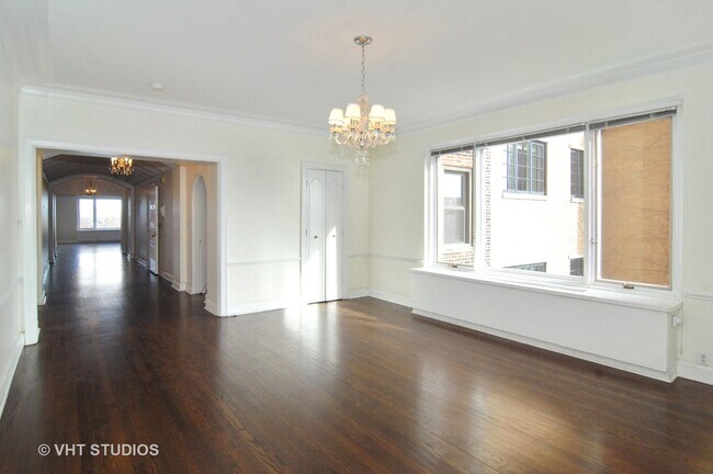 Building Photo - 2130 N Lincoln Park W