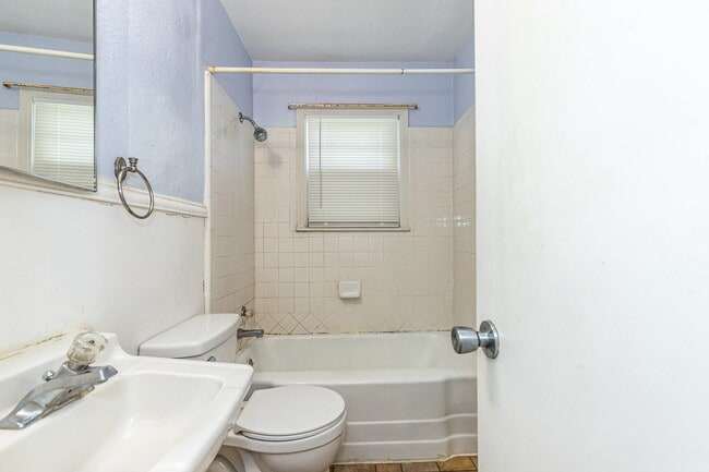 Building Photo - 2-Bedroom Home - Cozy 705 sq ft Oasis with...
