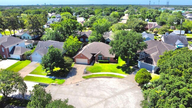 Building Photo - 18715 Forest Forge Dr