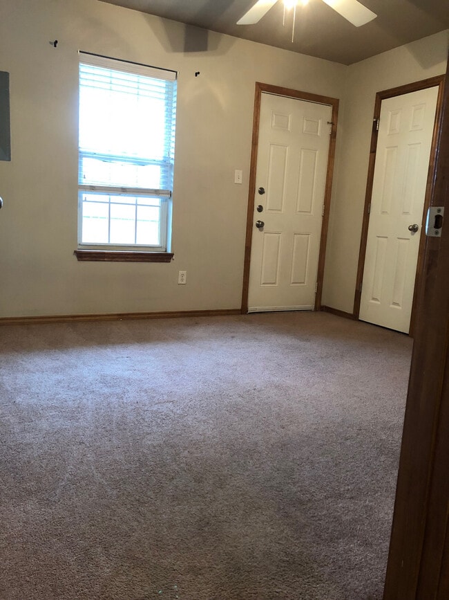 Building Photo - 102 S East St