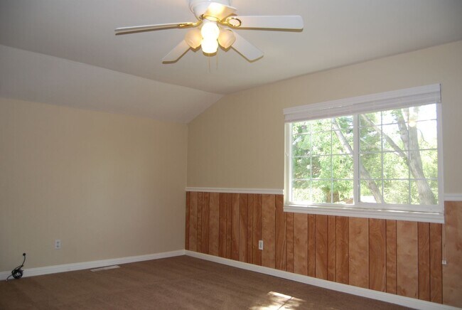 Building Photo - 4 Bedroom Home in Southwest Reno!