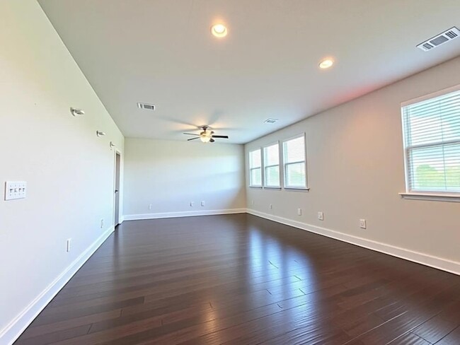 Building Photo - 11816 Offaly Dr