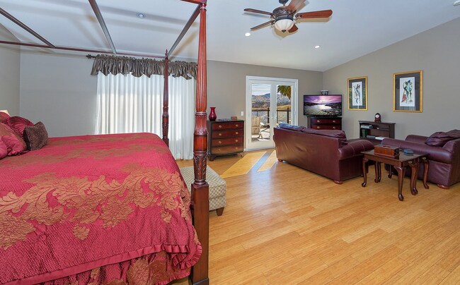 Building Photo - Stunning 5-Bedroom Castaic View Home for Rent!