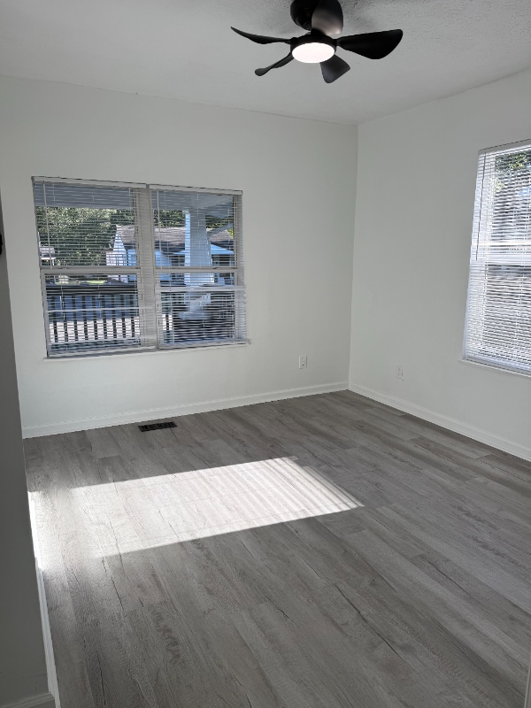 Building Photo - 4033 Porter Ave