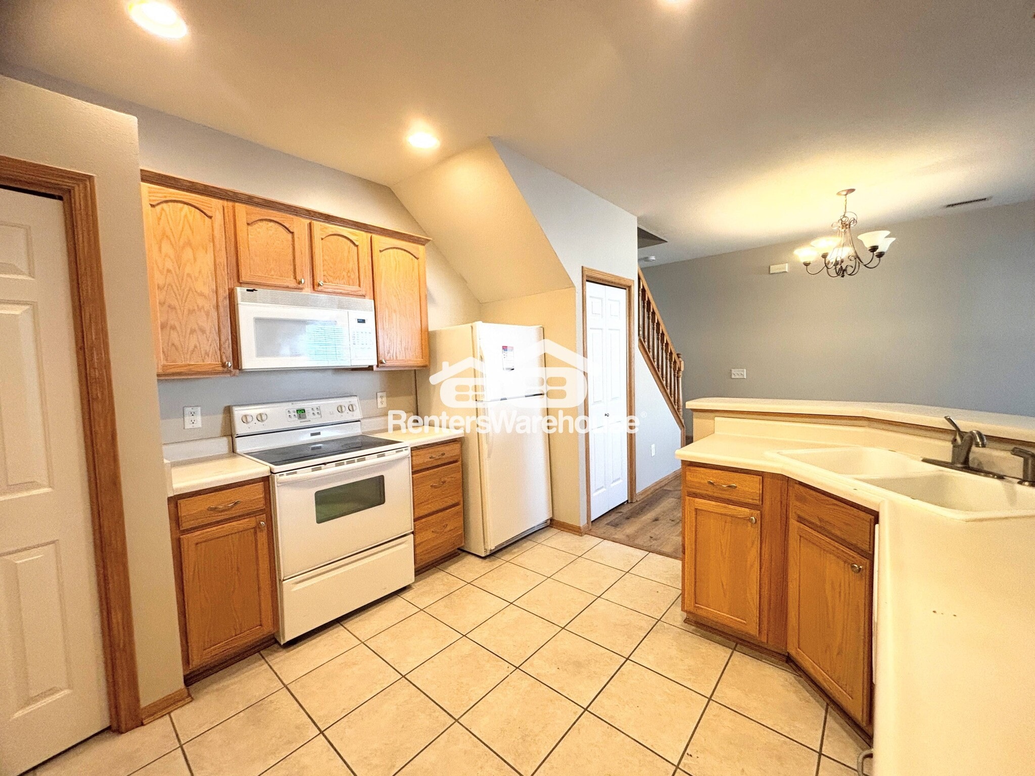 Building Photo - 3911 NE Gardenia Ln