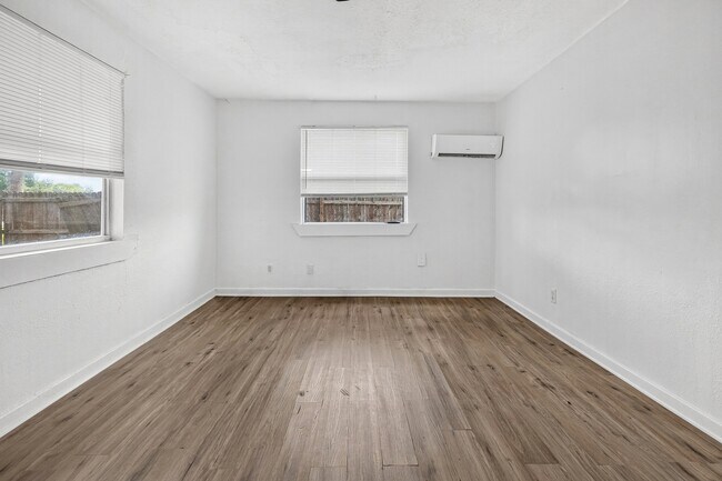Building Photo - 4834 13th Ave S