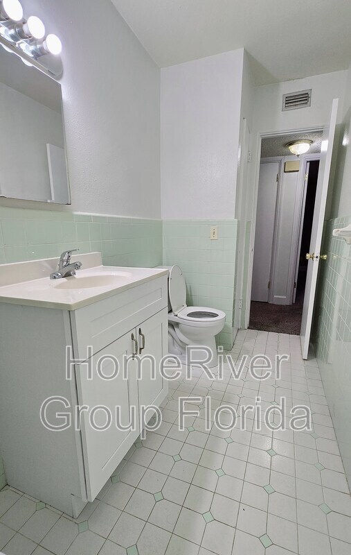 Building Photo - 1700 Aloma Ave