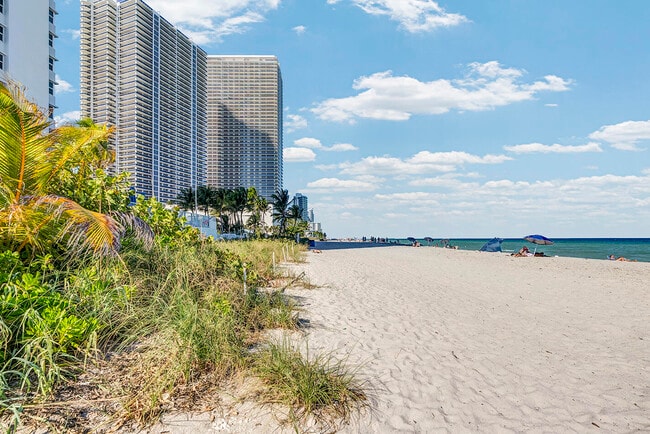 Building Photo - 1904 S Ocean Dr