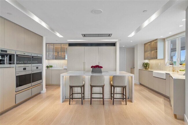 Building Photo - 5242 Fisher Island Dr