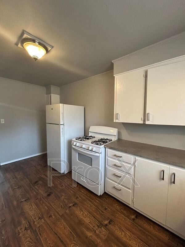 Building Photo - 400 Dyer St