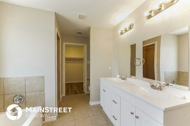 Building Photo - 1906 Uhl Rd