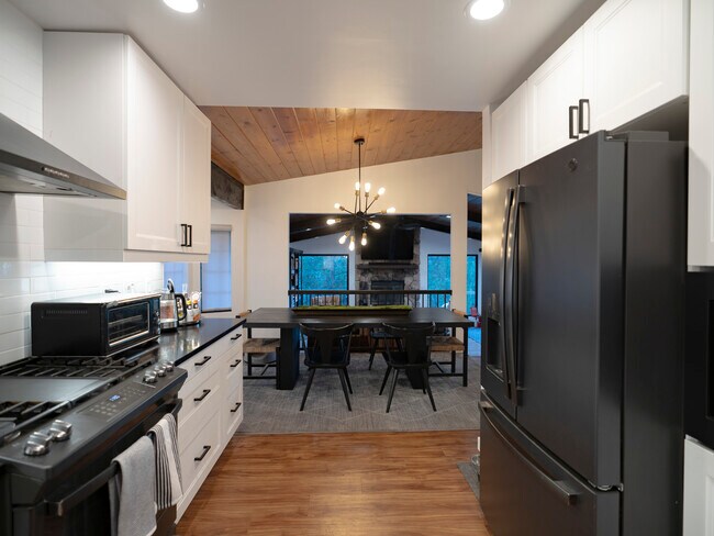 Building Photo - 24568 Albrun Dr