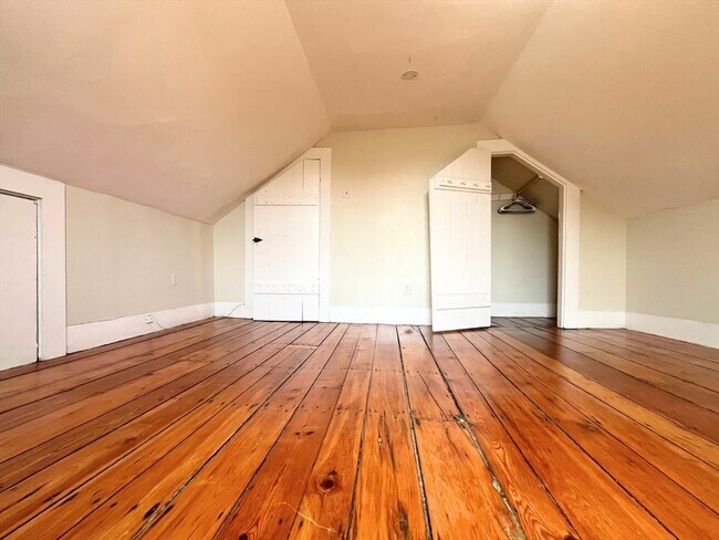 Building Photo - 269 Lamartine St