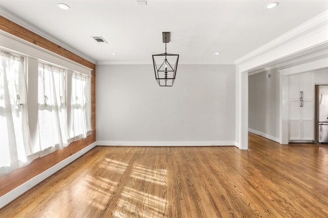 Building Photo - 1548 Cortlandt St