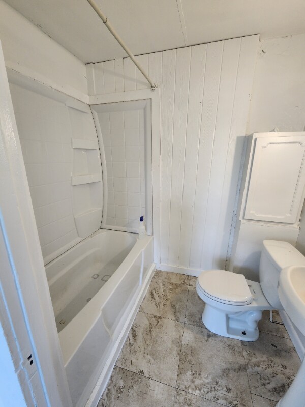 Building Photo - 518 New St