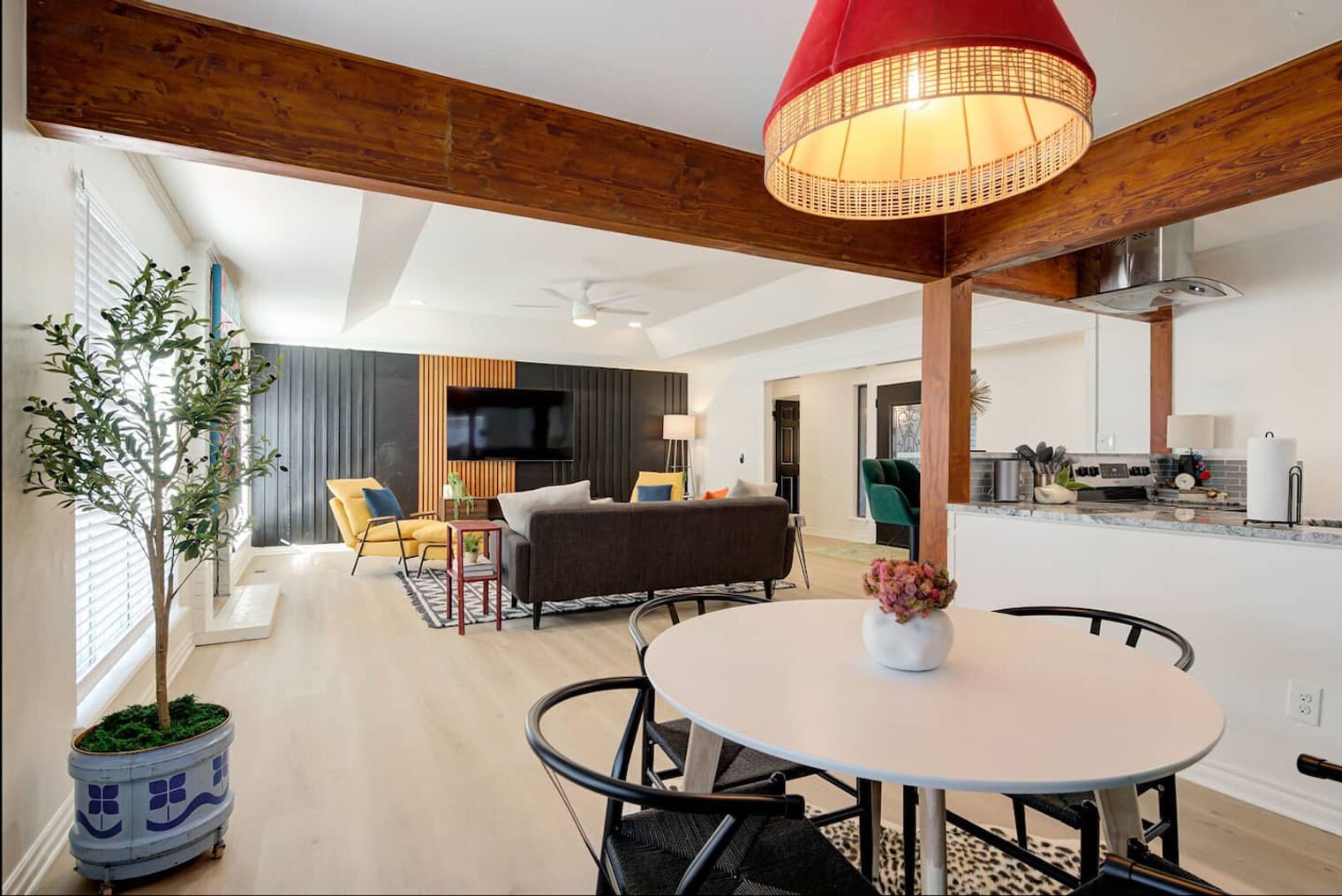 Building Photo - 11000 Springhollow Rd