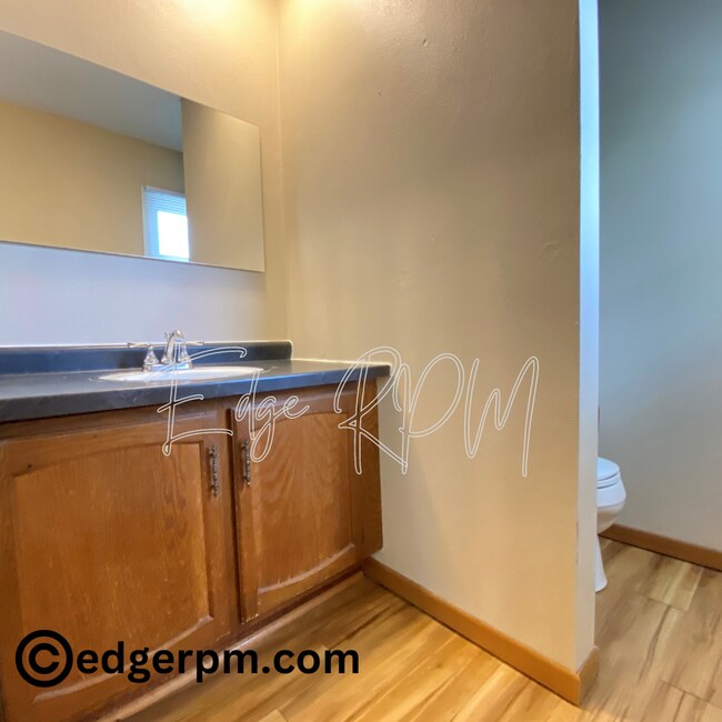 Building Photo - 2624 W 3rd St