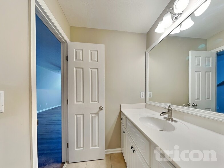 Building Photo - 2002 Dundee Way