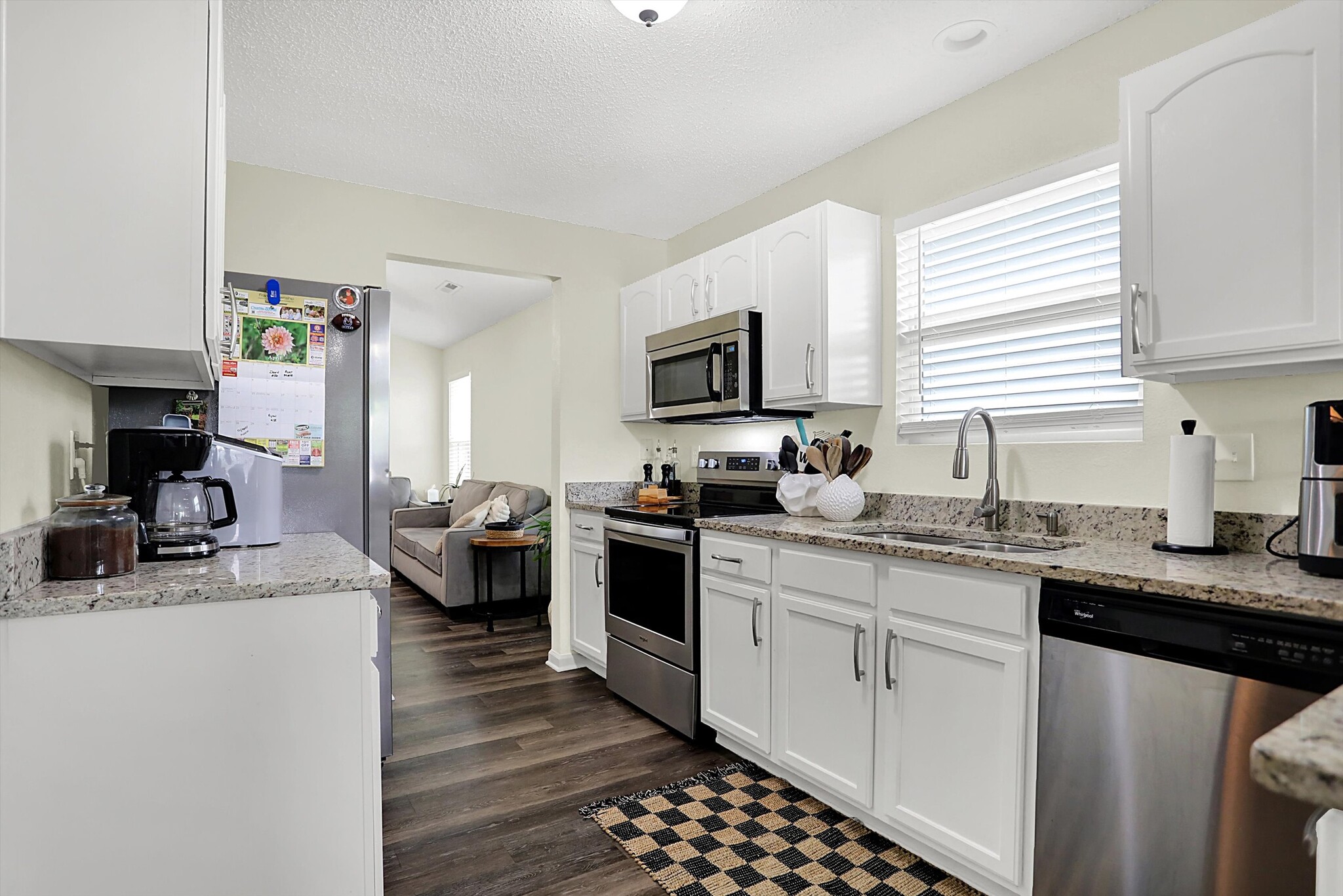 Building Photo - 5549 Wild Horse Dr