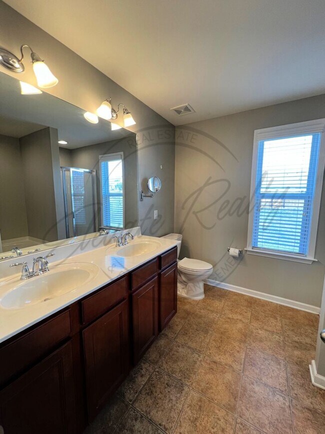 Building Photo - 1676 Stonewater Dr