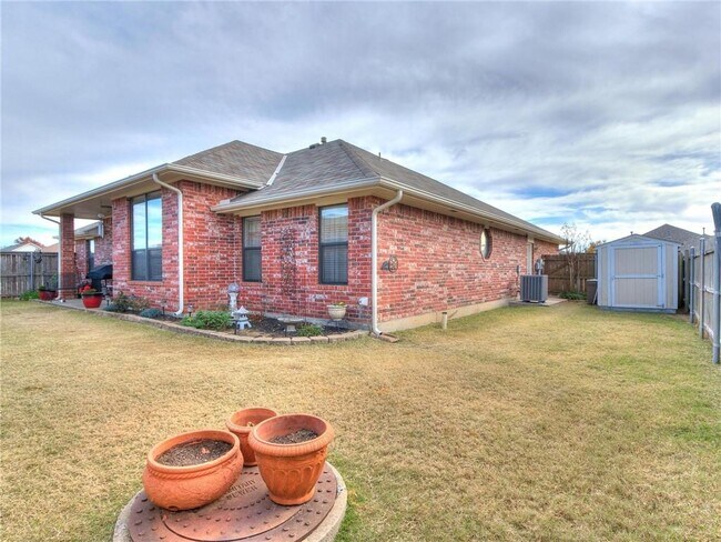 Building Photo - 4817 Montrose Dr